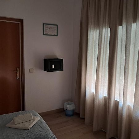 Hostal Casa Torrent Canet De Mar Exterior photo