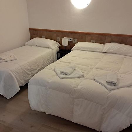 Hostal Casa Torrent Canet De Mar Exterior photo