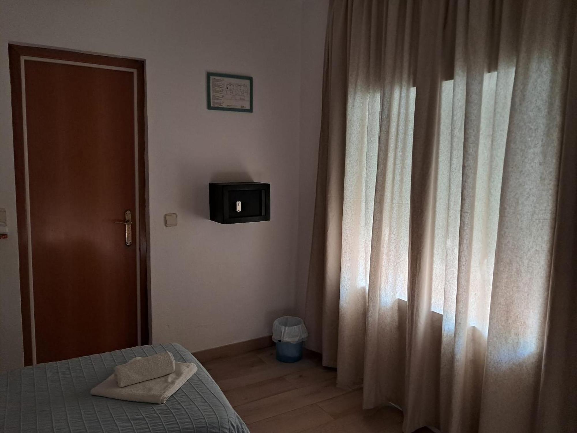 Hostal Casa Torrent Canet De Mar Exterior photo